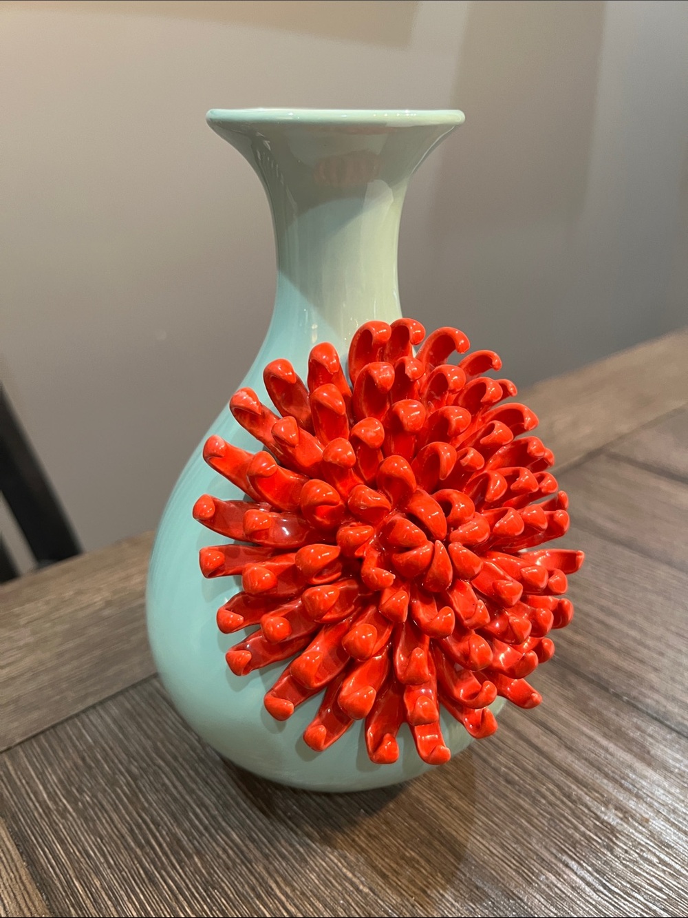ANTHROPOLOGIE 3D CERAMIC Aqua VASE RED ORANGE BLOOM CHRYSANTHEMUM FLOWER RARE